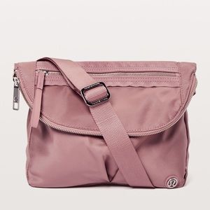 Lululemon Festival II 5L Bag in Quicksand